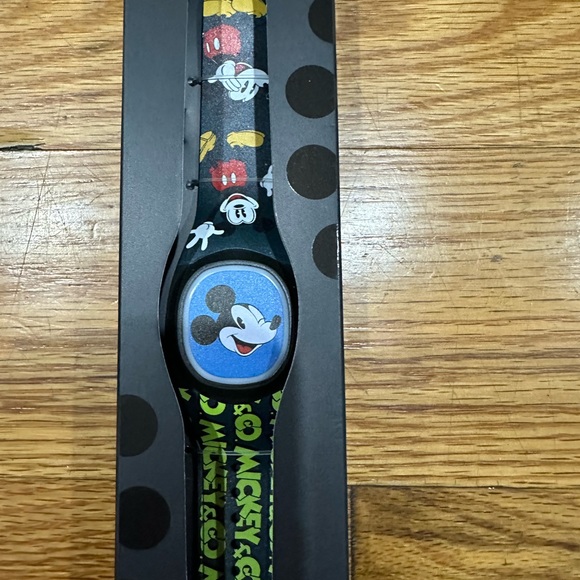 Mickey Mouse Disney Magic wristband - Picture 2 of 4